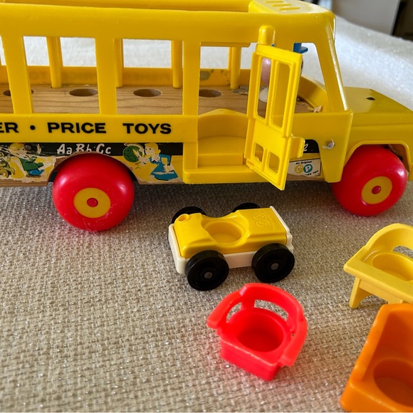 Vintage Fisher Price School bus and other pieces - Picture 5 of 10